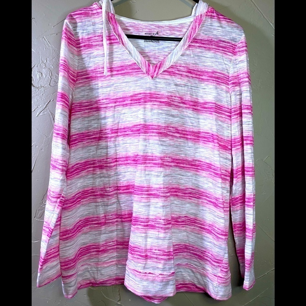 🌹Exertec woman’s pullover hooded tshirt size L. Striped pink and grey. I-15